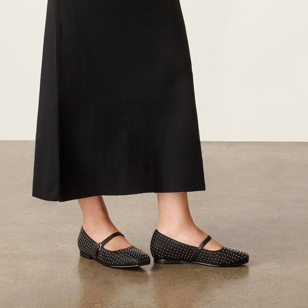 Hepburn Black Stud