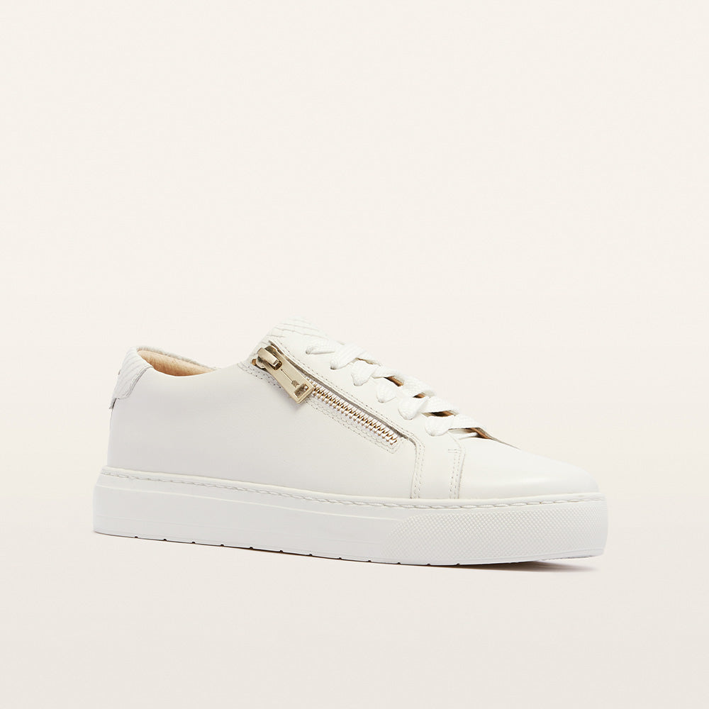 Billie II White