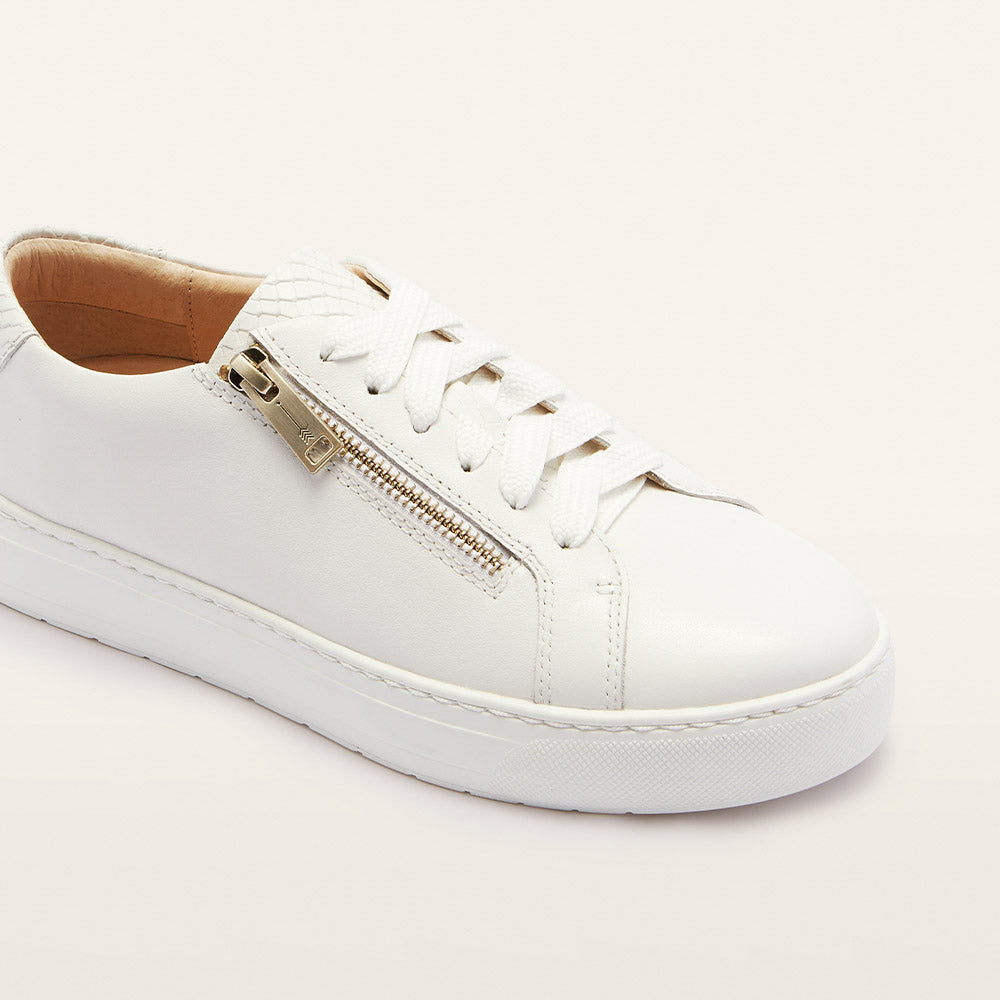 Billie II White